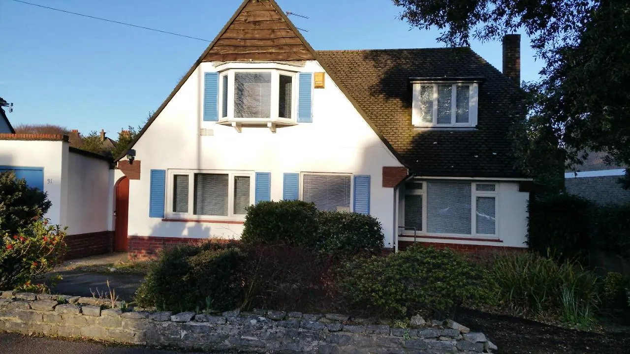 Lovely Bournemouth Cottage With Beautiful Large Garden, 5 Min To The Beach By Car Holiday home
