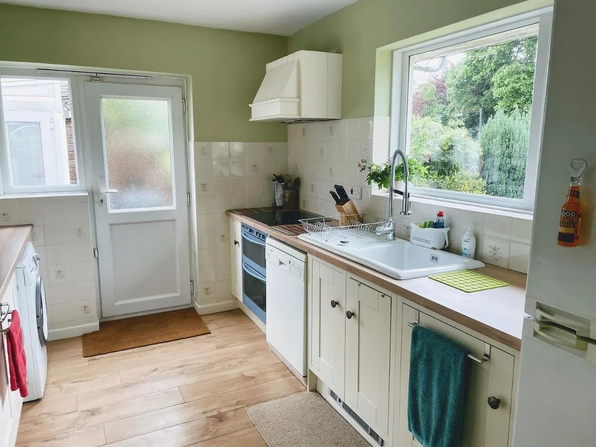 Lovely Bournemouth Cottage With Beautiful Large Garden, 5 Min To The Beach By Car 0*,
