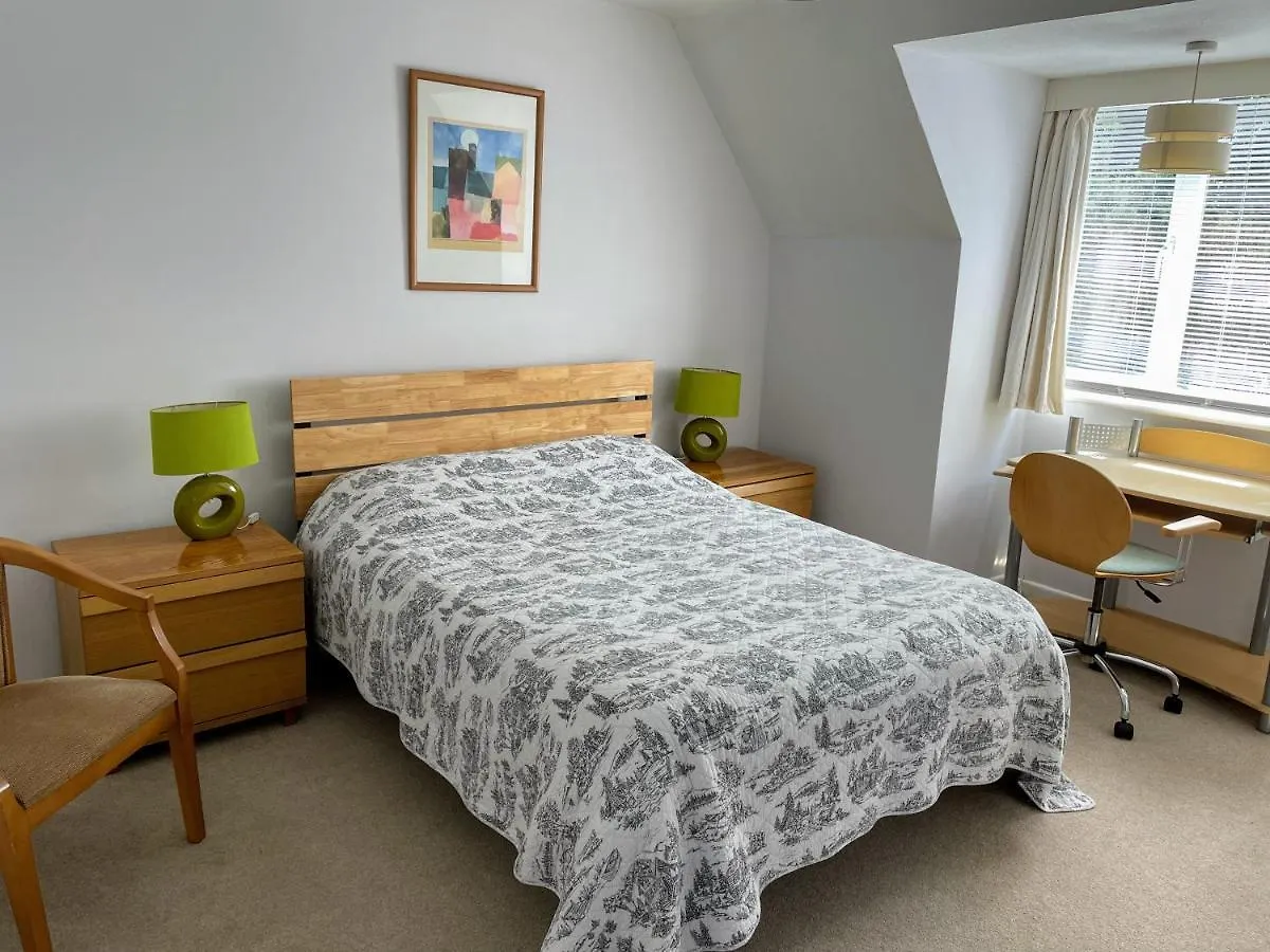 Lovely Bournemouth Cottage With Beautiful Large Garden, 5 Min To The Beach By Car