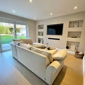 Holiday home Modern, With Large Garden, Bournemouth