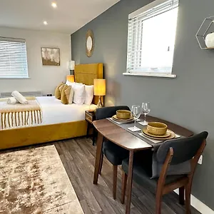 Apartment A Cozy Hideaway With Balcony - Close To, Bournemouth